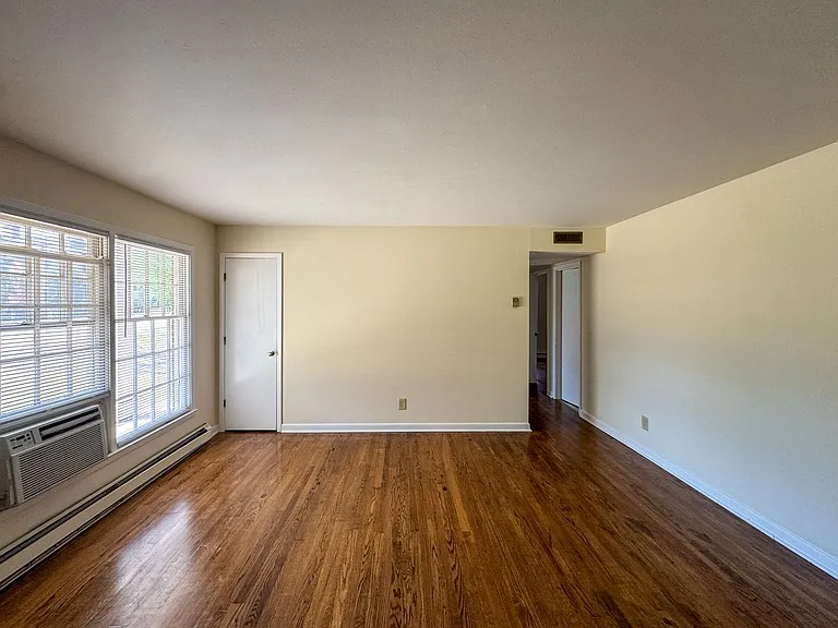 1110 W Rowan St #1 — Photo 3