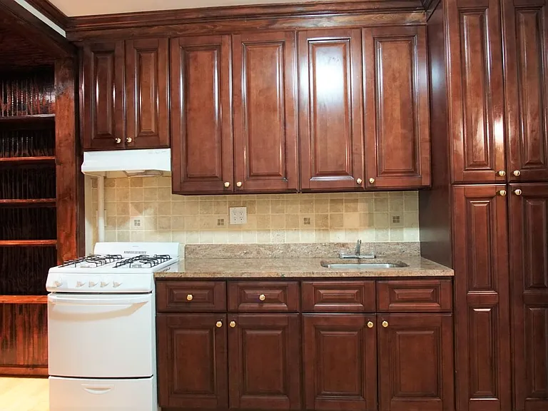 1586 York Ave #1 — Photo 3