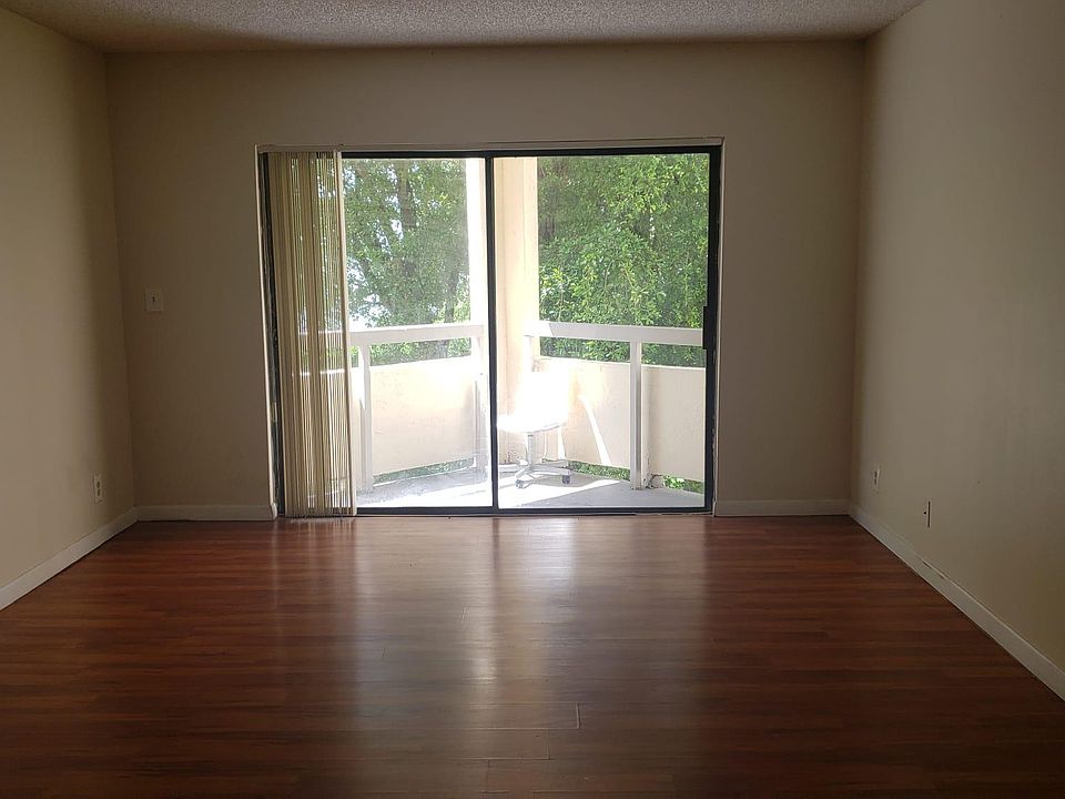 1st image of 8290 Lake Dr #G3