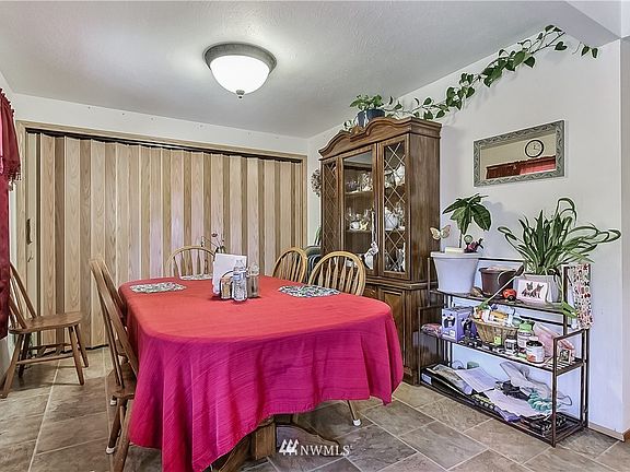 5th image of 4316 6th Avenue NE