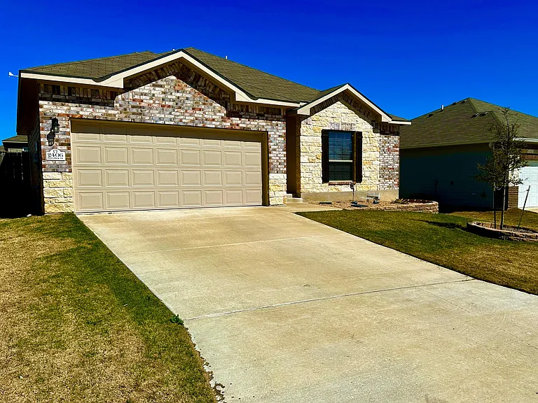 2406 Petersburg Ln — Photo 2
