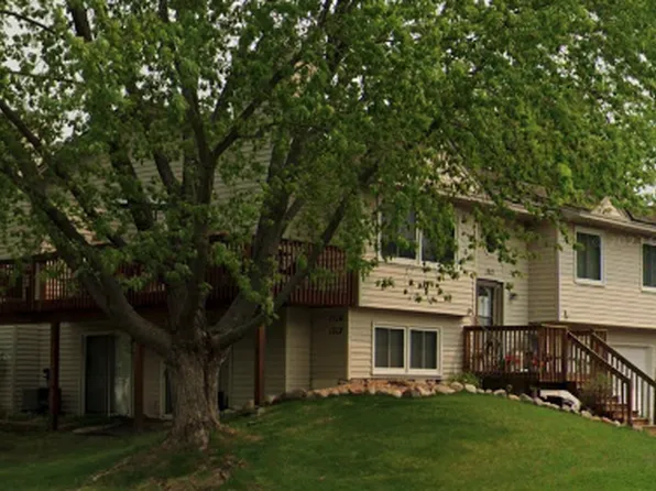 1312 Deercliff Ln, Eagan, MN 55123