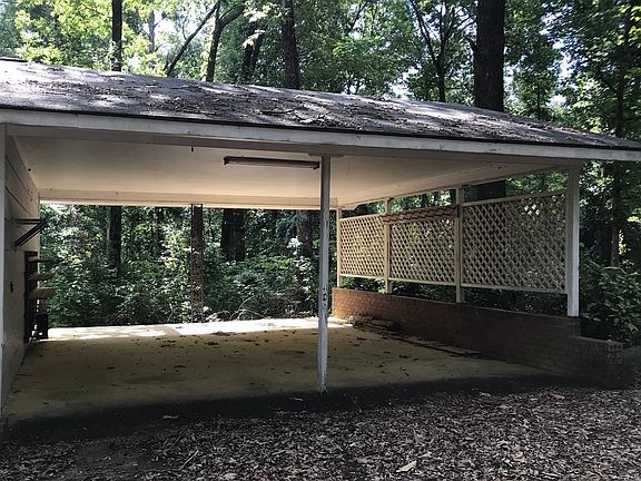 3rd image of 148 Oakridge Trl