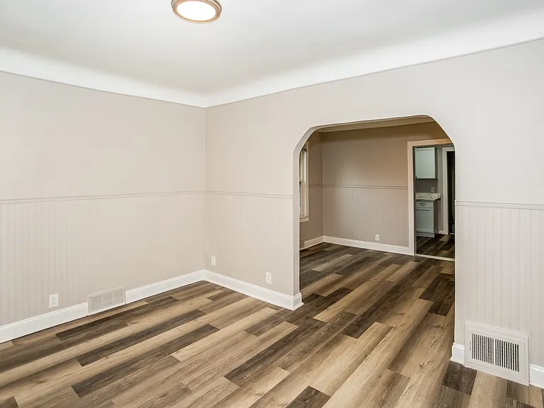 1295579_020_living_room_13116580.jpg