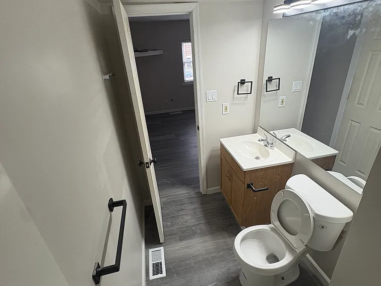 813 S Grosvenor Ct — Photo 27
