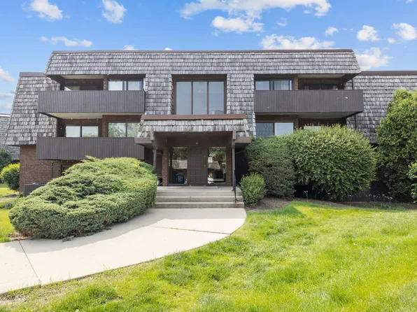 491 Timber Ridge Dr APT 104, Carol Stream, IL 60188