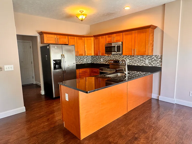 1594 Fruitland Ave — Photo 5