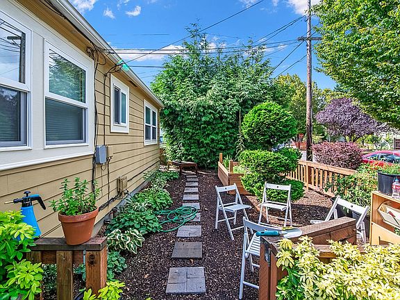6008 fenced yard