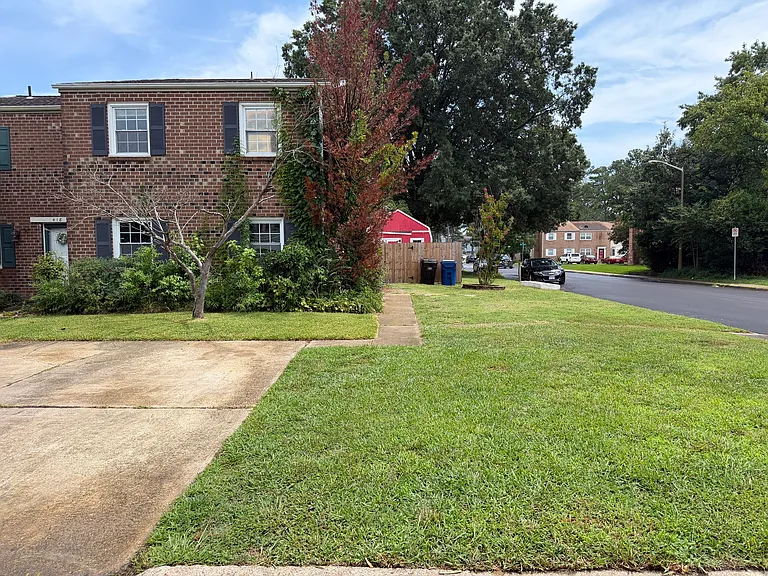 416 Chinaberry Ct — Photo 3