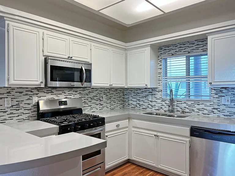 12712 Moorpark St #305 — Photo 7
