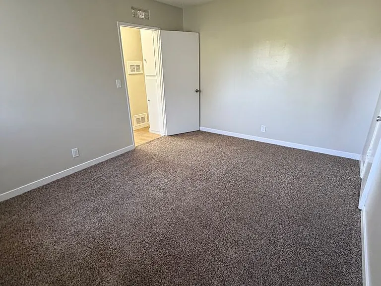 Stone Gate Apartments — Photo 56