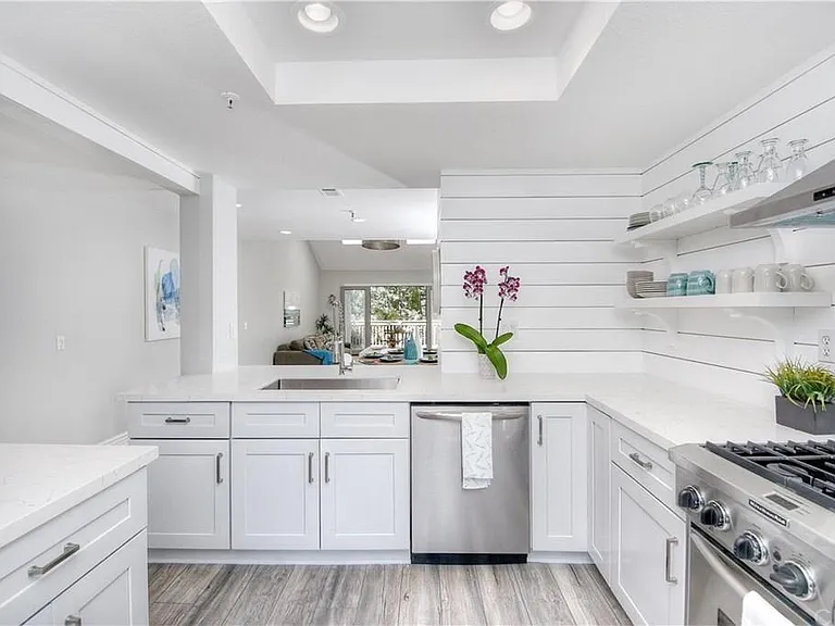 21 Sea Island Dr — Photo 2