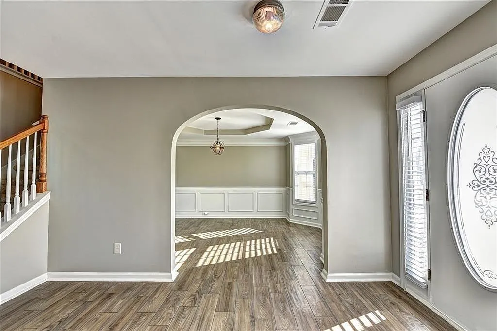 4 bed, 2.5 bath, 2524 sqft, $2,750 — Photo 2