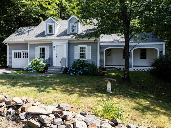 9 Pine View Road, Falmouth, ME 04105