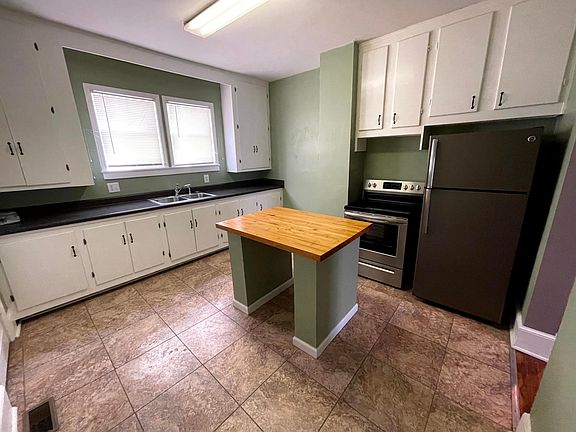 5th image of 1002 Morehead Ave SE