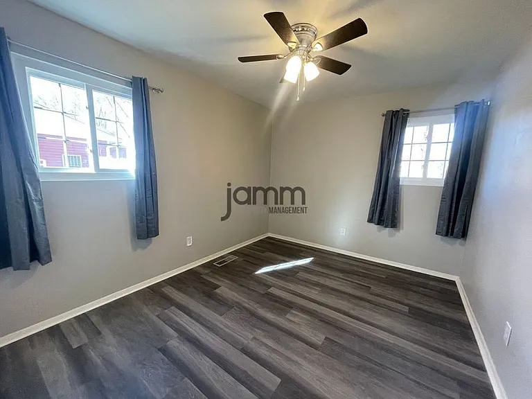 635 Yacavona St — Photo 12