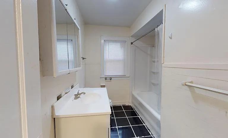 1408 E Genesee St — Photo 14