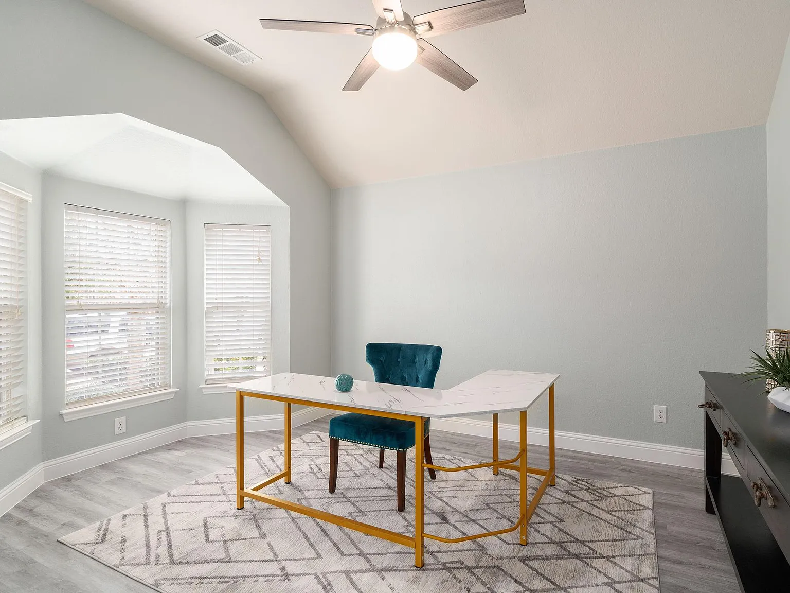 1312 Burnett Dr — Photo 3