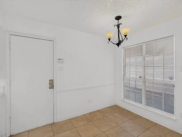 1426 Mapleview Dr — Photo 15