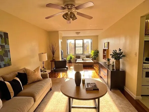 87-87 171st St #705, Jamaica, NY 11432