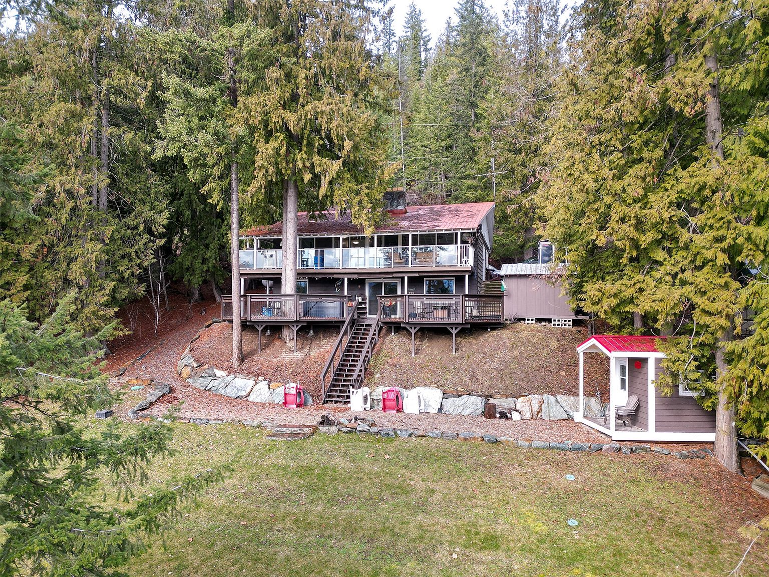 7796 Columbia Dr