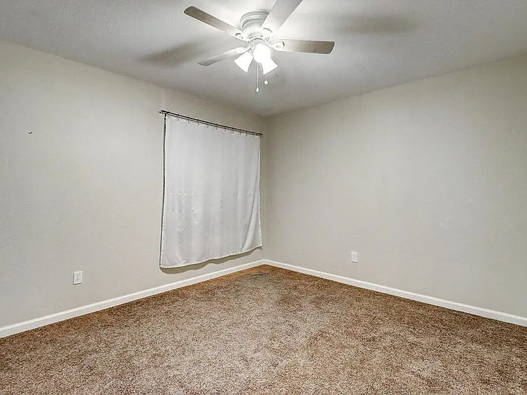 1011 Ennis Joslin 234 — Photo 31