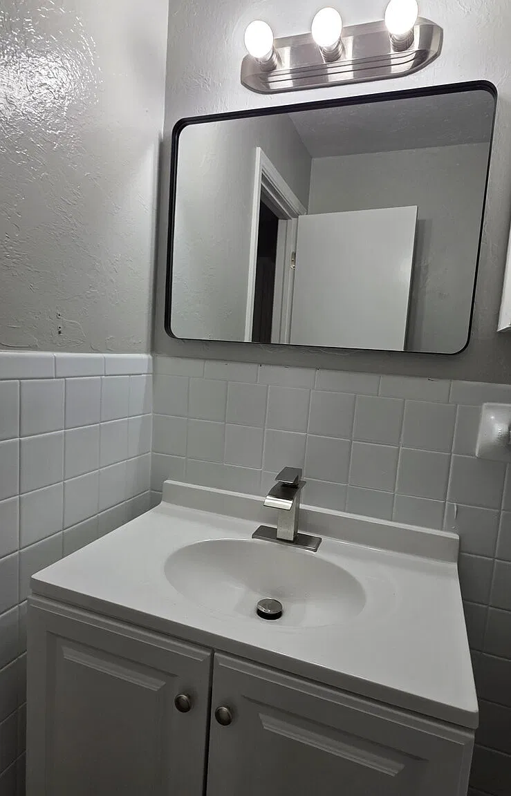 2 bed, 1.0 bath, $950 — Photo 3