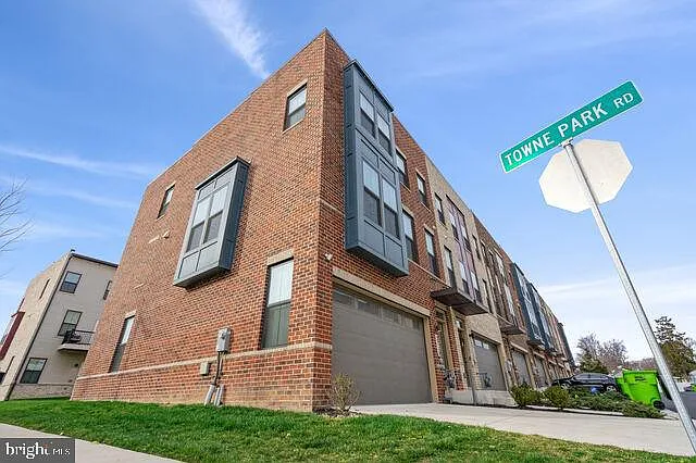 2715 Evansgreen Dr — Photo 2
