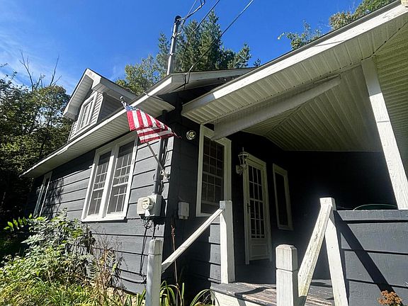 2nd image of 306 Park Pl