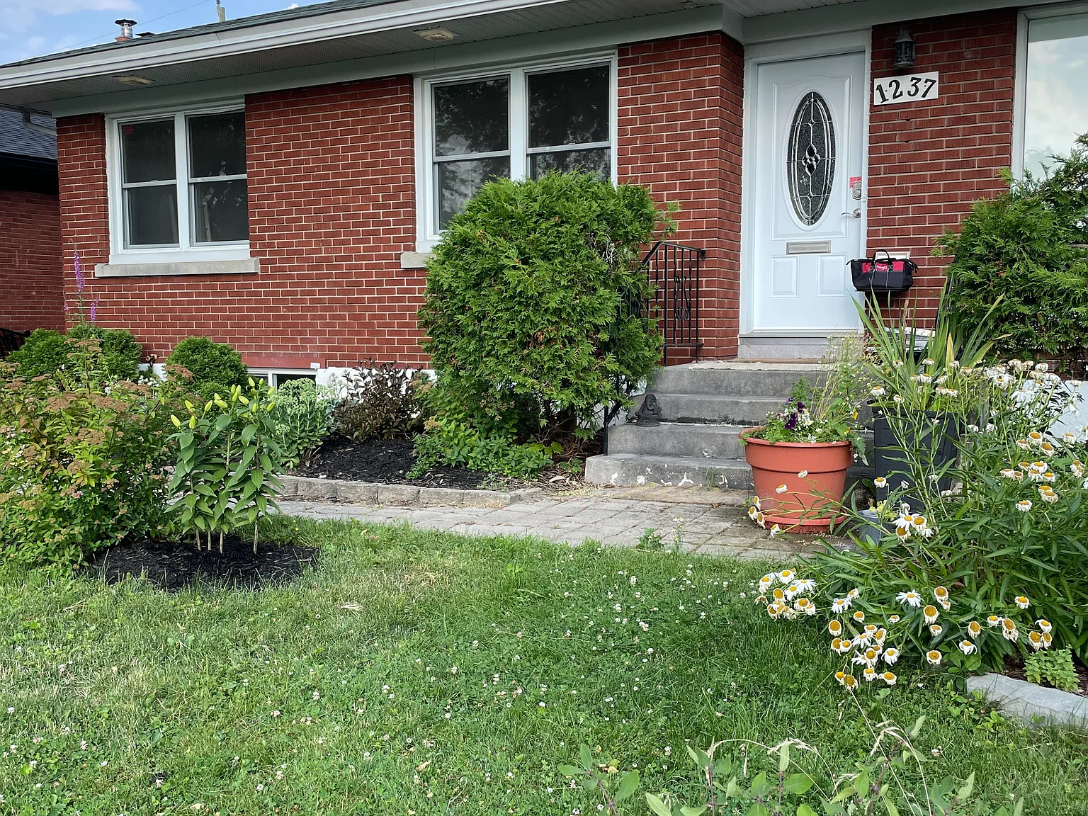 3 bed, $2,450 — Photo 1