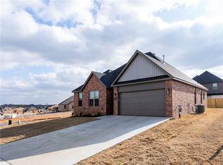 7101 Orange Ave, Bentonville, AR 72714