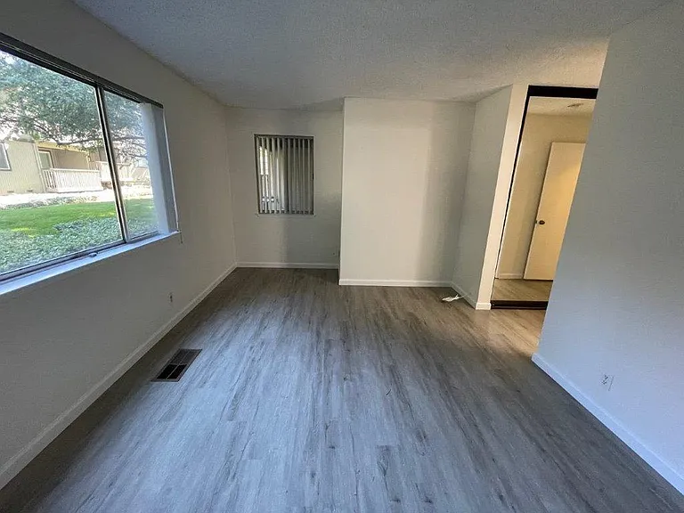 472 Lancaster Ln — Photo 15