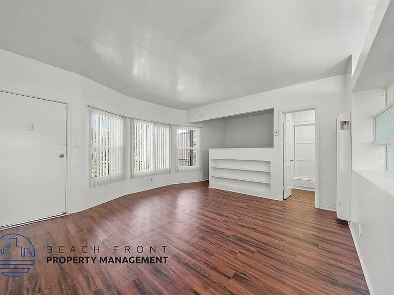 5626-5628 Edgemar Ave — Photo 9