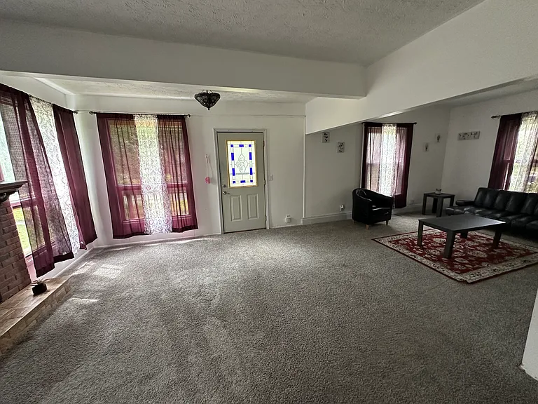 921 Franklin Ave — Photo 5