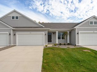 1544 N Village Cir, Kalamazoo, MI 49009