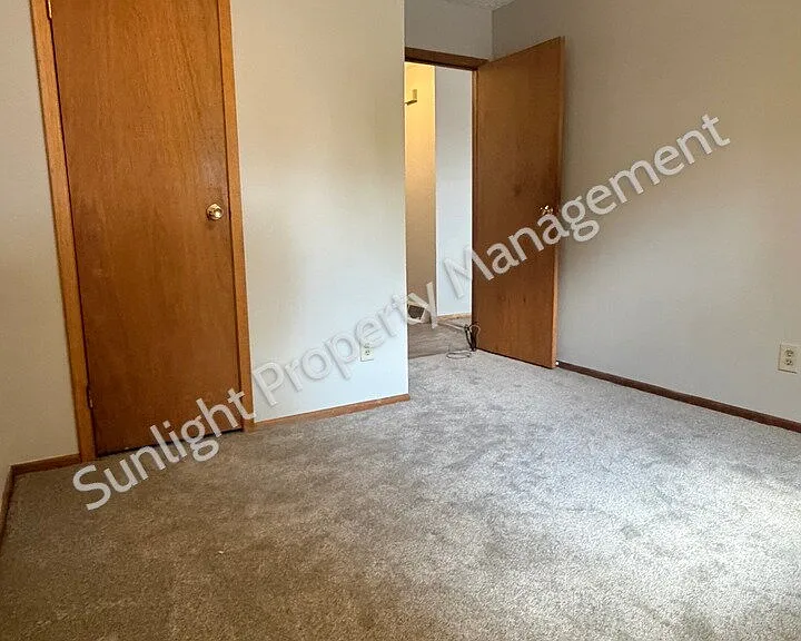 404 S 1st Ave — Photo 4