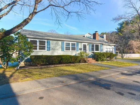 4 Pulaski Dr, Manchester, MA 01944