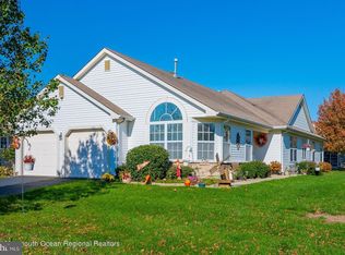 24 Pine Hollow Ln, Lakewood, NJ 08701