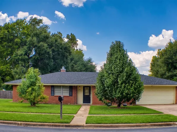 202 Rose Marie Blvd, Hearne, TX 77859