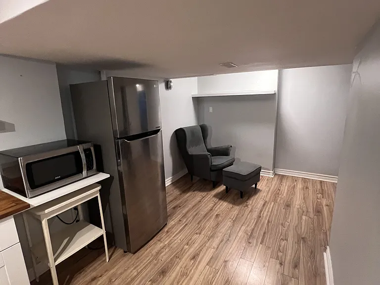 16 Langholm Dr #1 — Photo 3
