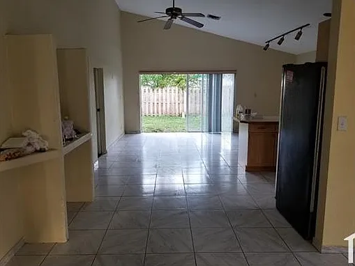 4 bed, 2700 sqft, $4,150 — Photo 4