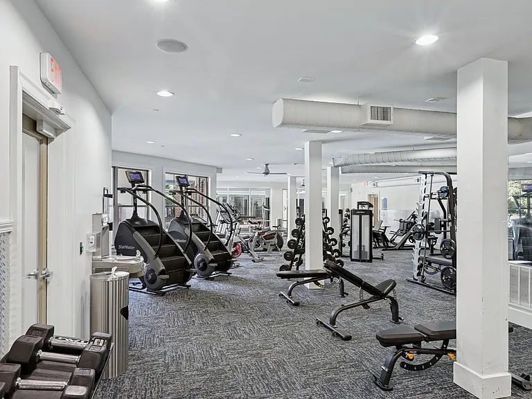 One Metrocenter — Photo 16