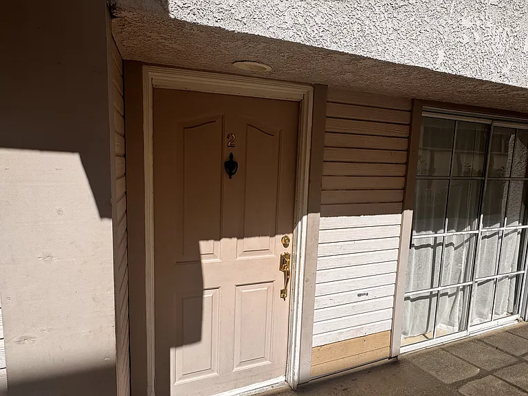 415 W Lexington Dr #2 — Photo 23