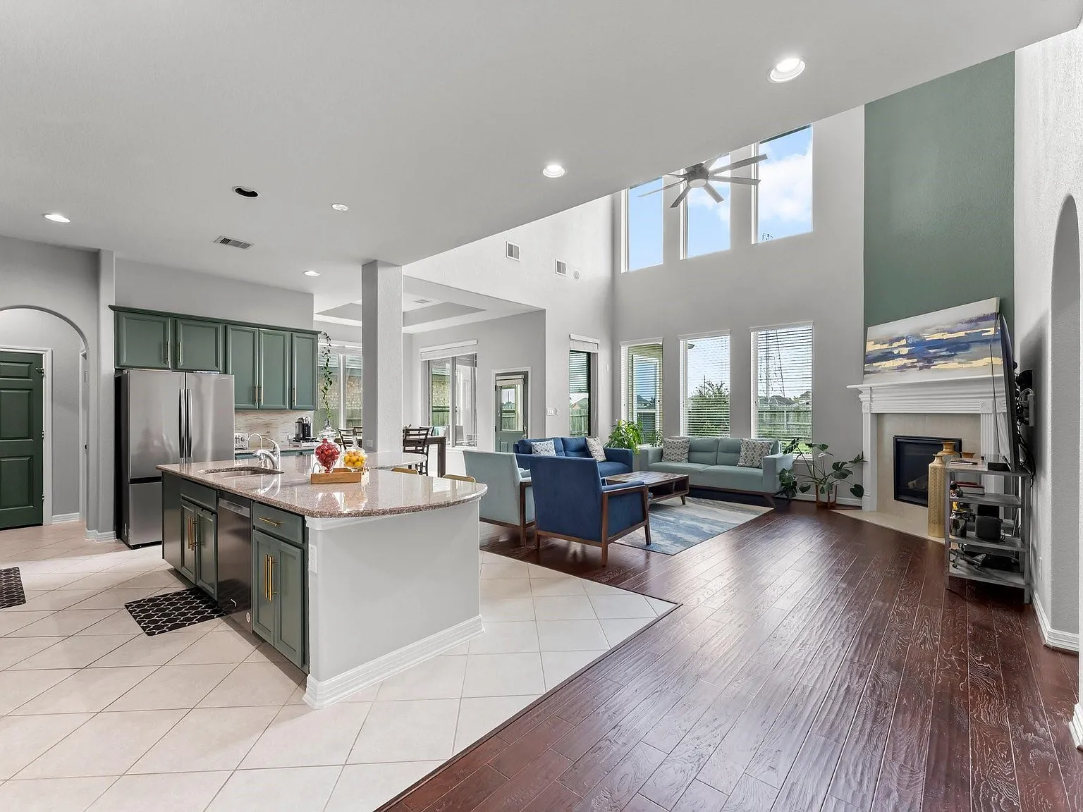 4 bed, 3.5 bath, 3590 sqft, $3,500 — Photo 1