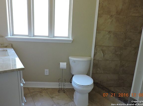 5th image of 552 Leigh St #2