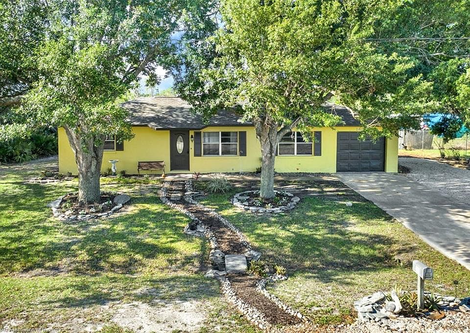 1st image of 1405 Crossview St