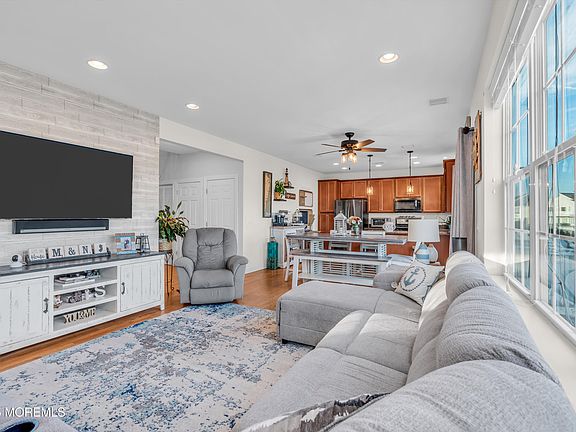 5th image of 508 Bayview Drive