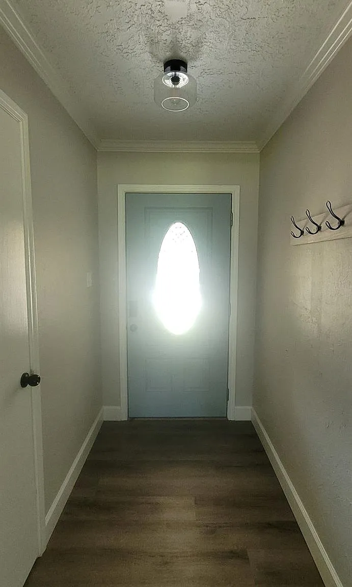 4 bed, 2.0 bath, 1331 sqft, $2,350 — Photo 2