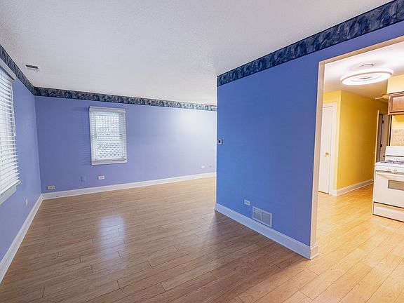 5th image of 9170 Crescent Ct