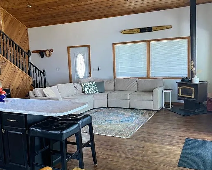 781 E Hess Lake Dr — Photo 2